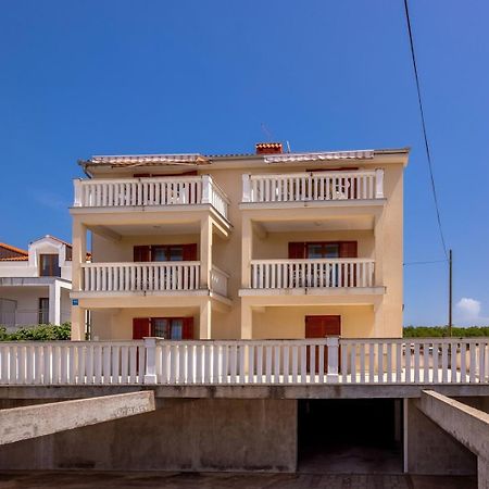 Apartments Rina Малинска Экстерьер фото