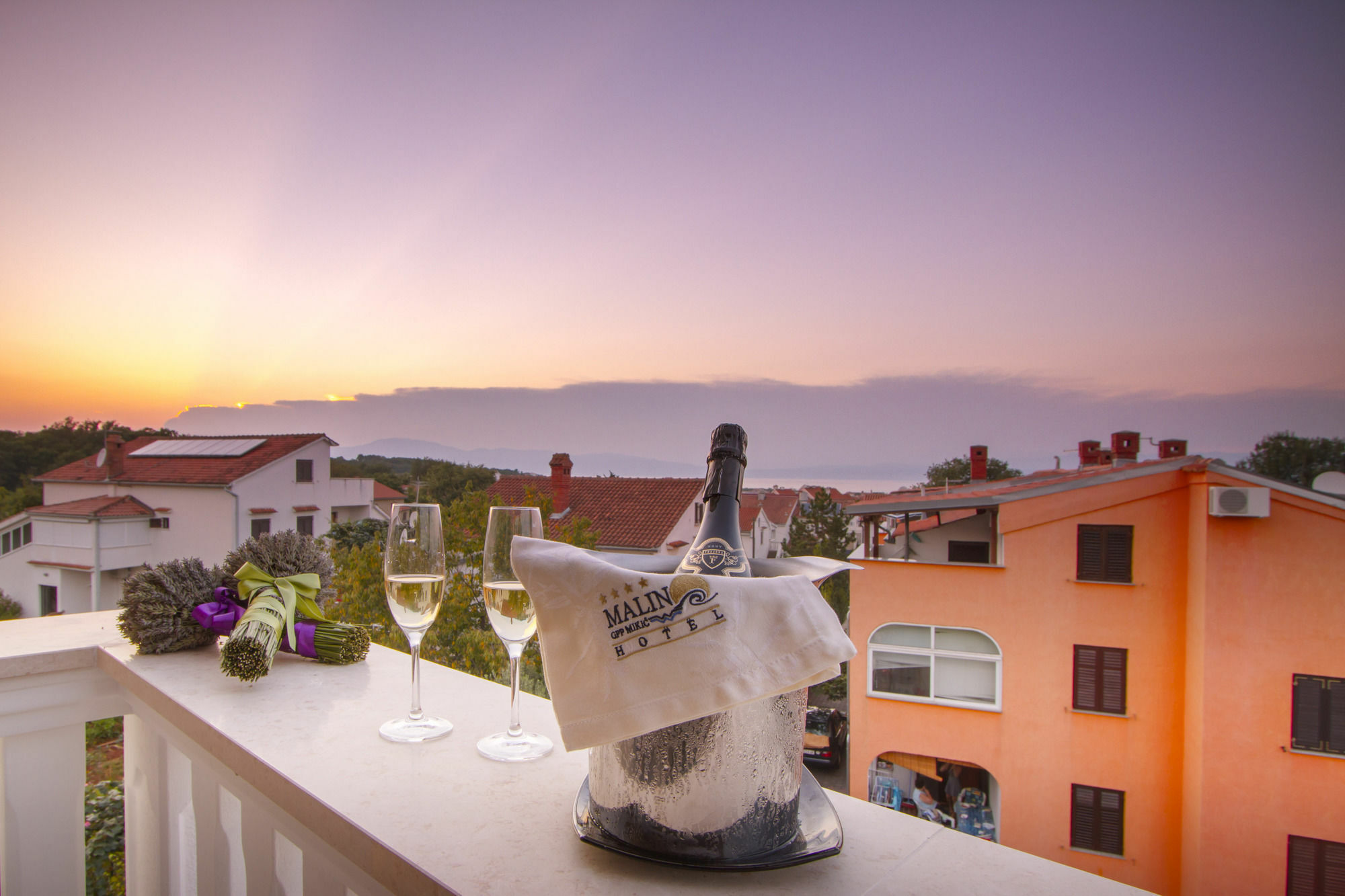 Apartments Rina Малинска Экстерьер фото