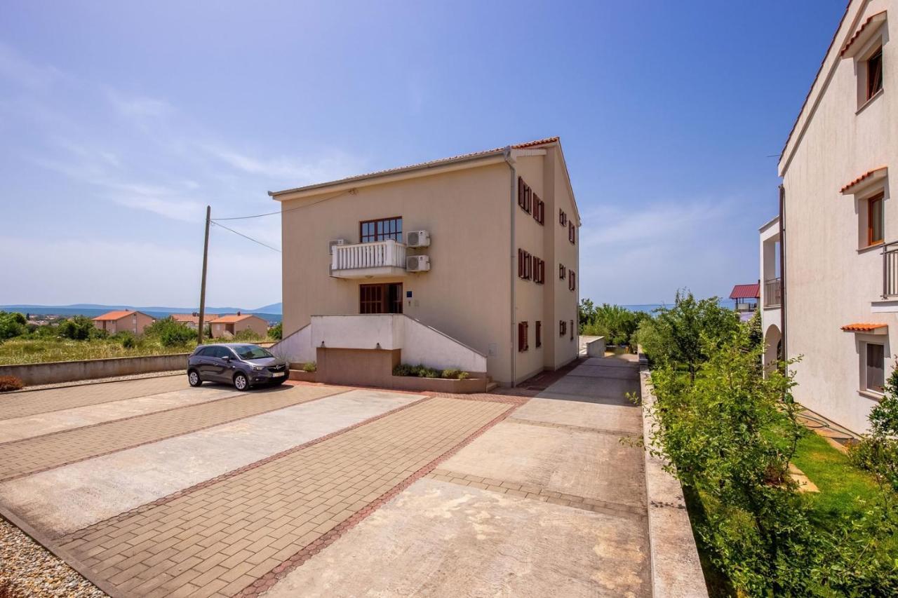 Apartments Rina Малинска Экстерьер фото