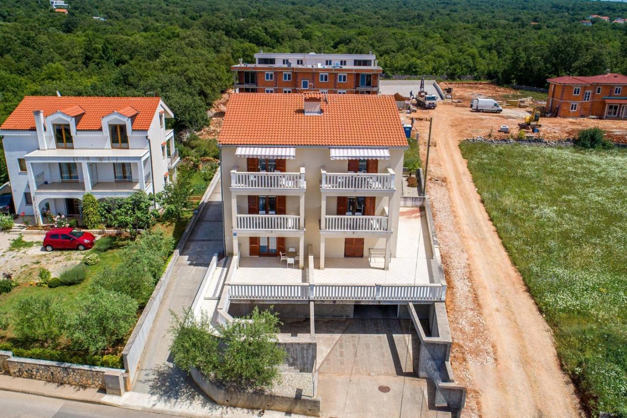 Apartments Rina Малинска Экстерьер фото