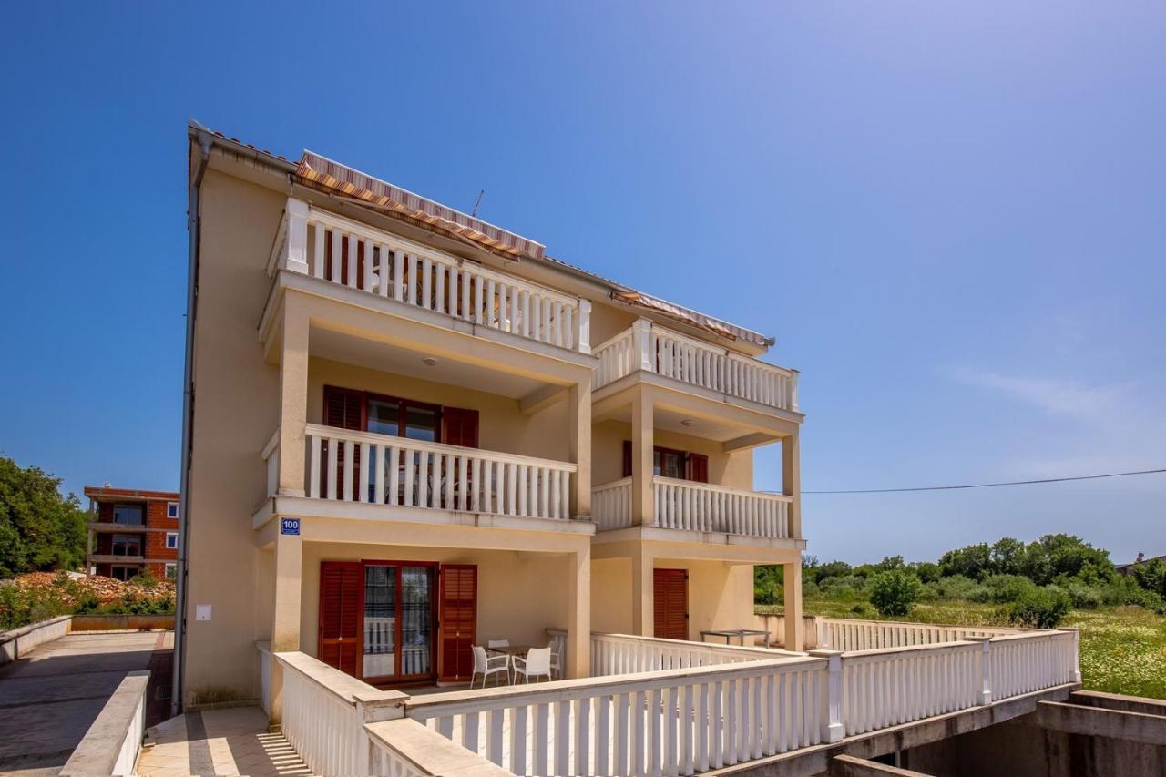 Apartments Rina Малинска Экстерьер фото